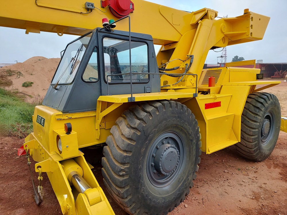 4x4 Off-Road Crane